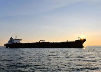 عبور ۵ کشتی مرتبط با ایران از تنگه هرمز