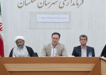 فرماندار تنگستان: گرامیداشت مقام معلم وظیفه‌ای همگانی است