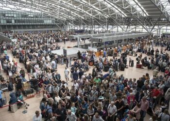 لغو ده‌ها هزار پرواز در آلمان به دلیل کمبود سوخت