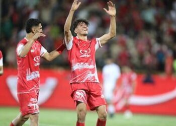 مدافع پرسپولیس لگد به بخت خود زد