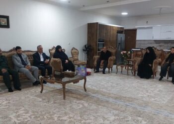 مسئولان کنگان با خانواده شهید جنگ رمضان دیدار کردند