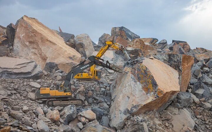 معافیت ثبت‌ سفارش CBU و ماشین‌آلات از بررسی سهمیه