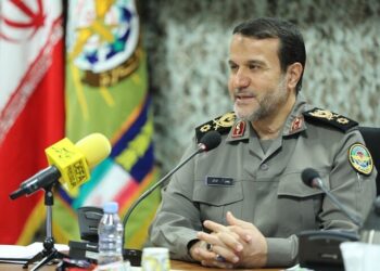 پاسداران این مسیر مقدس، همواره گوش به فرمان ولی فقیه هستند