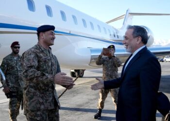 چرا عاصم منیر با لباس نظامی به ایران آمد؟