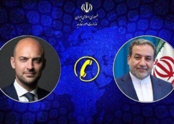 گفتگوی تلفنی عراقچی با وزیر امور خارجه فرانسه برای دستیابی به یک راه‌حل دیپلماتیک