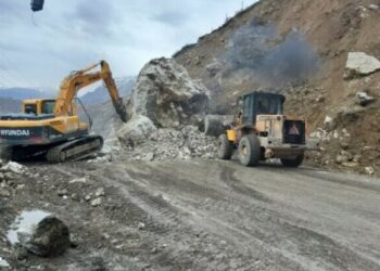 ۱۷۰ مقطع از جاده‌های ایلام ریزش‌برداری شد