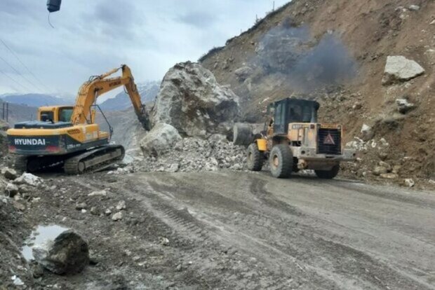 ۱۷۰ مقطع از جاده‌های ایلام ریزش‌برداری شد
