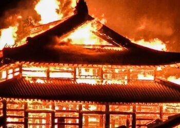 آتش‌سوزی گسترده در معبدی متعلق به قرن پانزدهم در ژاپن