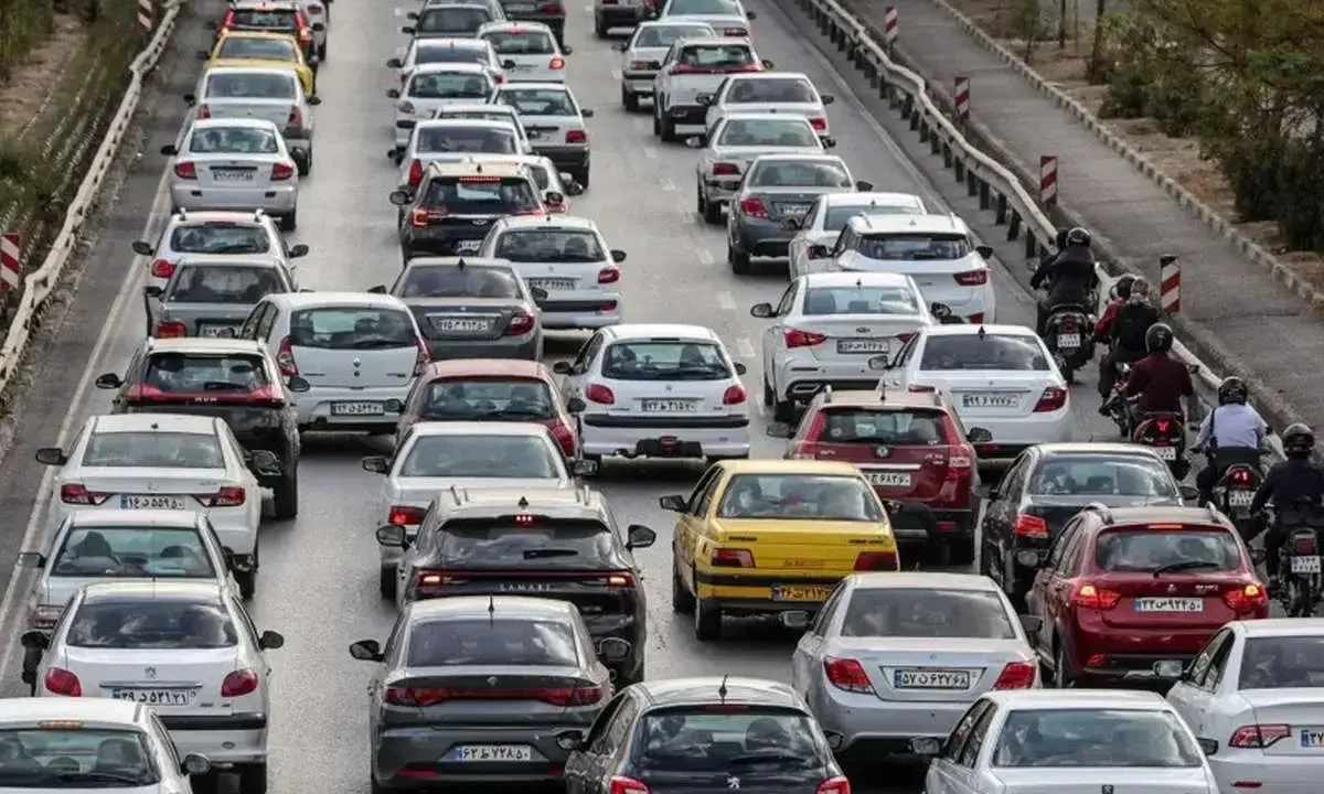آخرین وضعیت ترافیکی و جوی جاده‌های کشور / ترافیک سنگین در محورهای ورودی تهران گزارش شد