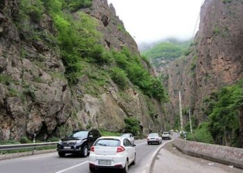 آخرین وضعیت ترافیکی و جوی محور‌های مواصلاتی کشور / جاده چالوس و آزادراه تهران ـ شمال بازگشایی شد