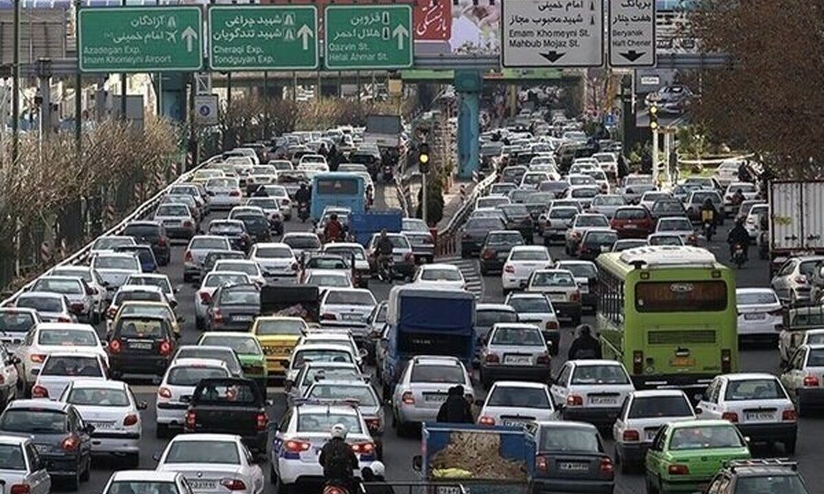 آخرین وضعیت ترافیکی و جوی محورهای مواصلاتی کشور / ترافیک سنگین در ورودی های تهران گزارش شده است