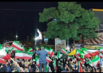 آیین گرامیداشت شهدای جنگ رمضان همزمان با تجمع شبانه سنندجی‌ها