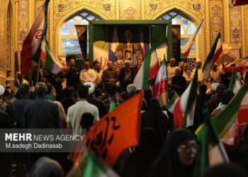 اجتماع جزیره نشینان مدافع تنگه هرمز برای حمایت از نظام اسلامی در قشم