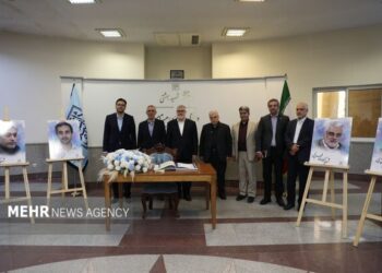 ادای احترام استاندار تهران به شهدای هسته‌ای دانشگاه شهید بهشتی