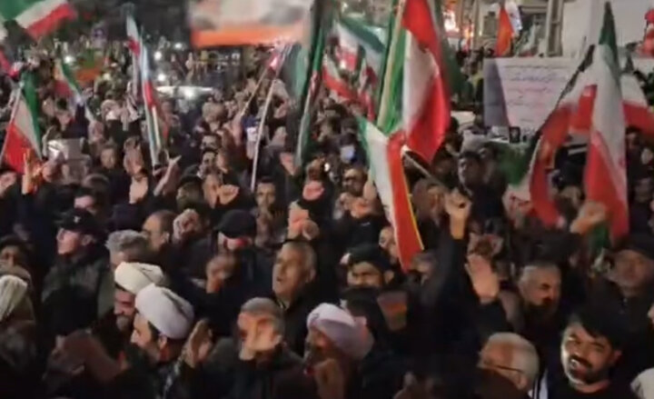 ارومیه ای‌ها همچنان در شب‌های اقتدار ملی در خیابان ایستاده اند