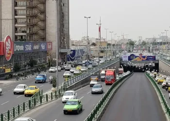 اشتباه عجیب روی بیلبورد نصب شده در خیابان‌های تهران خبرساز شد+ عکس