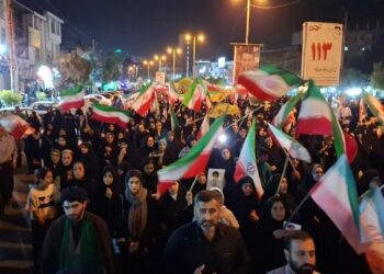 اشک‌های زینب برای شهدای میناب و دنا؛نوجوان دیباجی روضه‌خوان حماسه شد