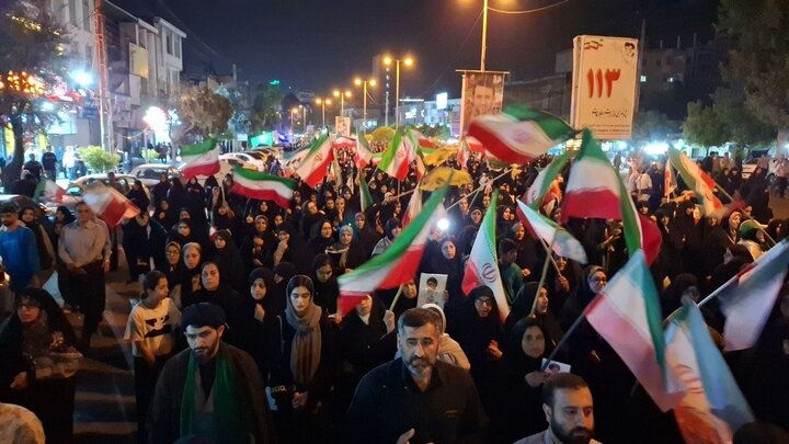 اشک‌های زینب برای شهدای میناب و دنا؛نوجوان دیباجی روضه‌خوان حماسه شد