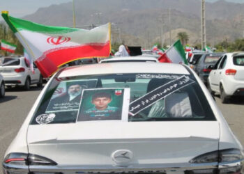 اعزام کاروان خودرویی راهیان نور هشتبندی به گلزار شهدای دانش آموز میناب