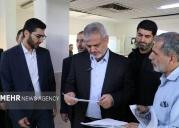با احتکار و افزایش بی‌ضابطه قیمت‌ها قاطعانه برخورد می‌شود