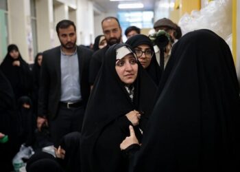 بازدید بهروز آذر از مدرسه‌ شهدای محمدیه در محله هرندی تهران