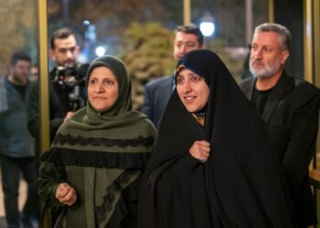 بازدید بهروز آذر از مدرسه «شهدای محمدیه»