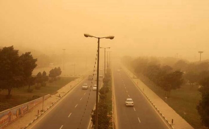 تأخیر یک ساعته در آغاز فعالیت ادارات ایلام به دلیل گرد و خاک