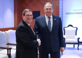 تاکید لاوروف بر کمک به کوبا در پایان دادن فوری به محاصره تجاری آمریکا