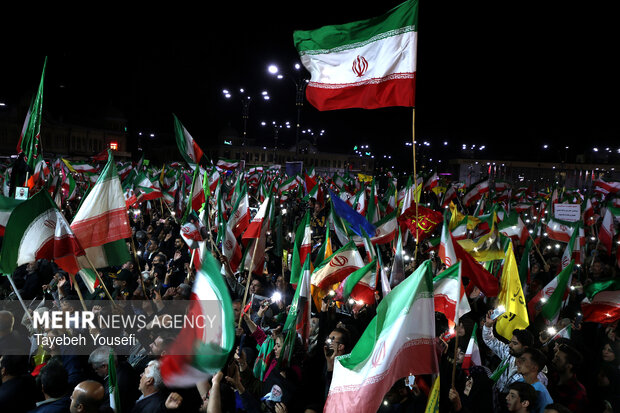 تجدید پایبندی شهروندان رامیان با آرمان‌های انقلاب در تجمع شبانه