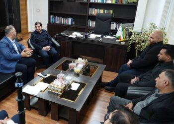 تجلیل مخبر از دو قهرمان پرافتخار وزنه‌برداری کشورمان