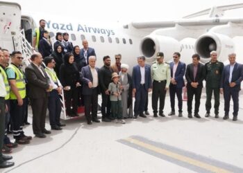 تحقق آرزوی خلبان شدن کودک بازمانده مدرسه شجره طیبه میناب در یزد