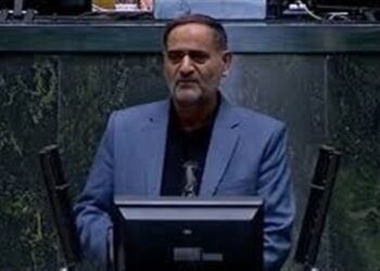 تلاش خودروسازان برای ممانعت از عرضه ورق فولاد در بورس