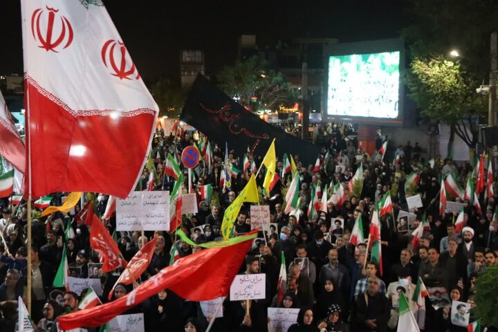 حضور با شکوه مردم محلات در هشتادمین شب بیعت با رهبر معظم انقلاب حضور با شکوه مردم محلات در هشتادمین شب بیعت با رهبر معظم انقلاب