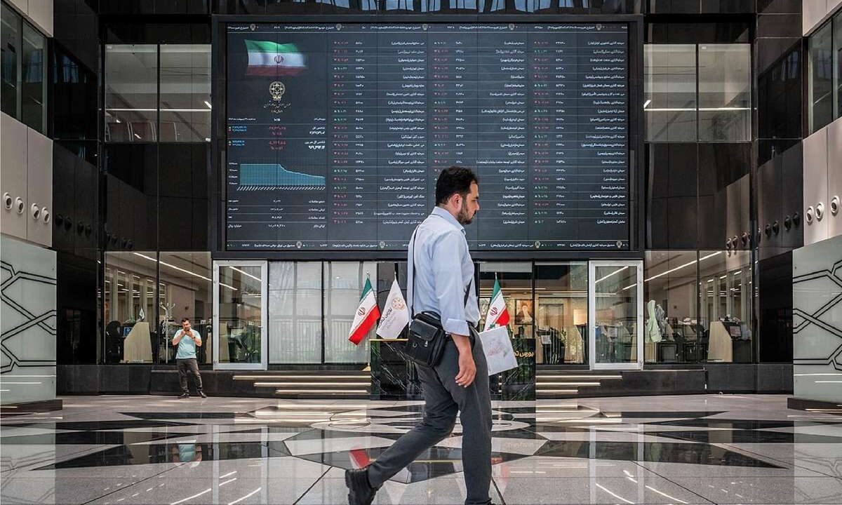 خروج ۱۱.۸ هزار میلیارد تومانی پول حقیقی از صندوق‌های درآمد ثابت/ سیگنال تغییر رفتار سرمایه‌گذاران؟
