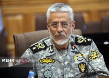 دریادار سیاری: آمریکا در جنگ با ایران شکست خواهد خورد