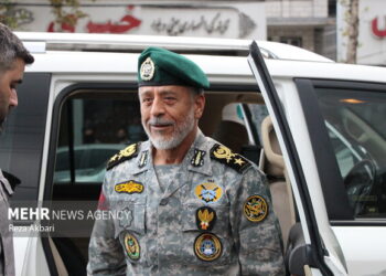 دریادار سیاری: تنها راه موفقیت، ادامه راه شهداست