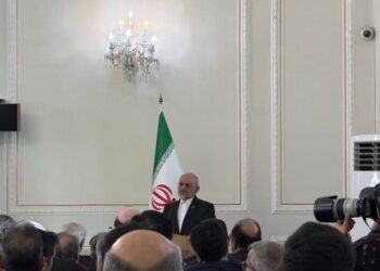 دستگاه دیپلماسی بار سنگین تحقق آمال ملت را بر دوش می‌کشد
