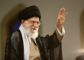 دعوت علمای عراق از حجاج خانه خدا برای انجام حج به نیت رهبر شهید