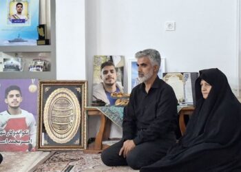دیدار اعضای تیم ملی مینی فوتبال با خانواده شهید در میاندورود