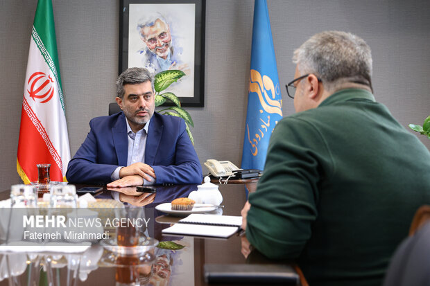 روایت آقای مدیر از «شوک‌های بزرگ»؛ هنرمندان را با عملکردشان قضاوت کنیم