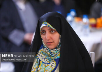 زنان بیشترین آسیب را از اختلال و قطعی اینترنت می بینند
