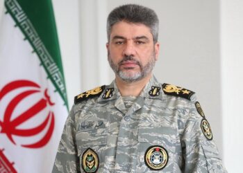 سخنگوی ارتش: ایران محاصره‌پذیر و قابل شکست نیست