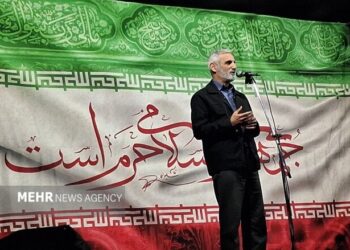سردار اباذری: امروز ایران در چهار جنگ همزمان با دشمن مواجه است