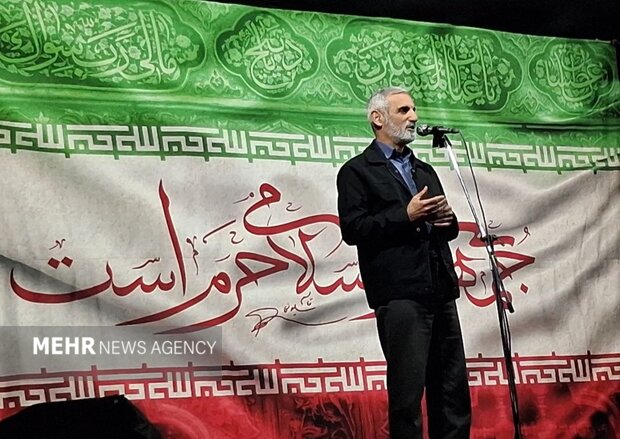 سردار اباذری: امروز ایران در چهار جنگ همزمان با دشمن مواجه است