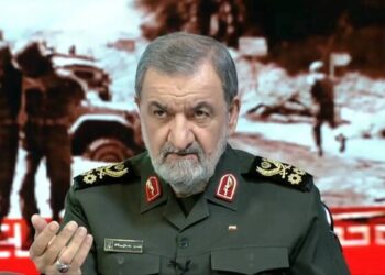 سرلشکر رضایی: آمریکایی ها  باید دندان نفت را در خلیج فارس بکشند