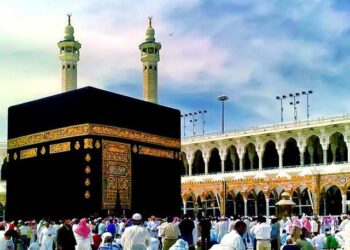 «سعی صفا و مروه» در حج، نماد تلاش مستمر انسان در میان بیم و امید است