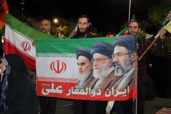 شکوه حضور مردم دیار آفتاب در نود و یکمین شب بیعت با رهبر معظم انقلاب