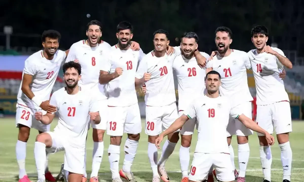 طرح جالب دیوارنگار میدان انقلاب همزمان با بدرقه تیم ملی به جام جهانی+ عکس