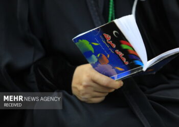 طنین دعای عرفه در پارک ملت مشهد