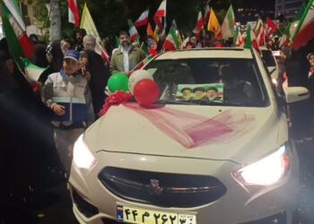 عروسی‌شان را با شور انقلاب گره زدند